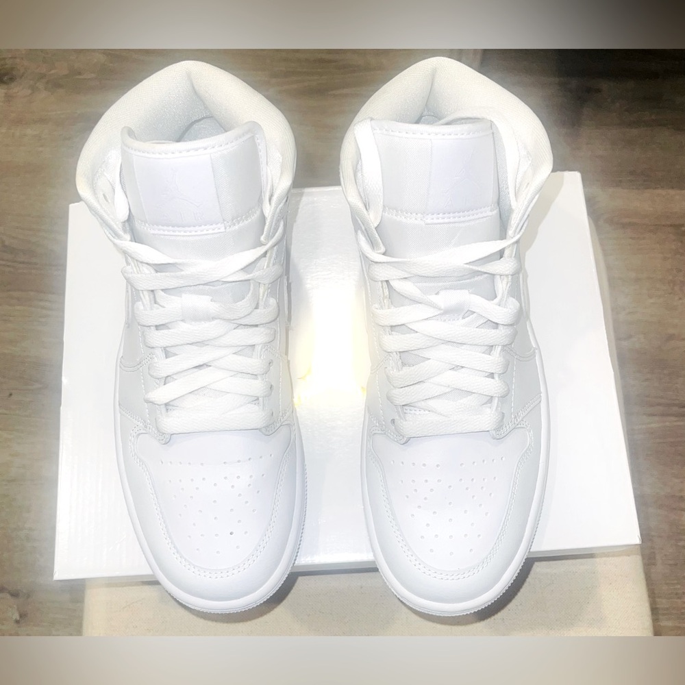 Jordan 1 / Women’s 8.5